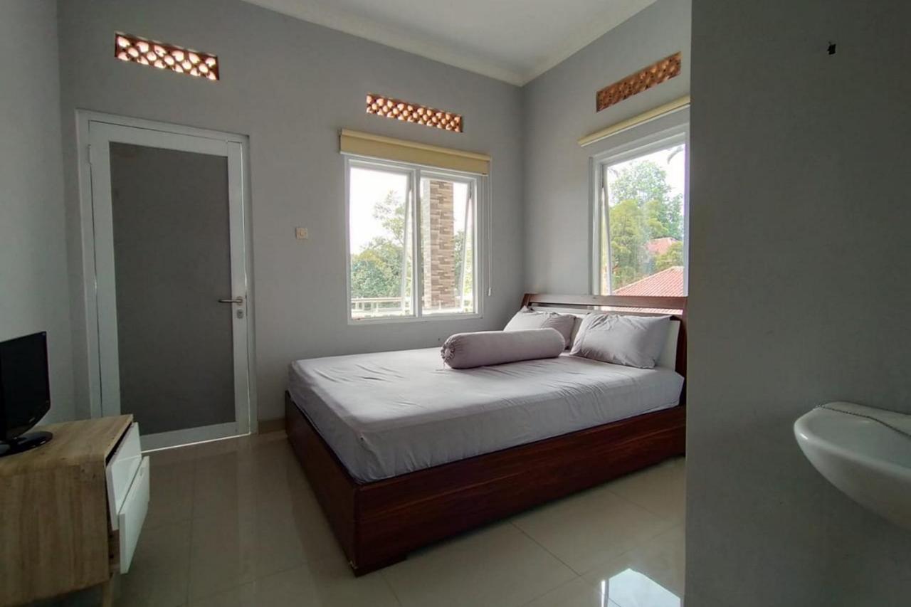 Villa Batu Tua Puncak Mitra Reddoorz Bogor Exterior photo